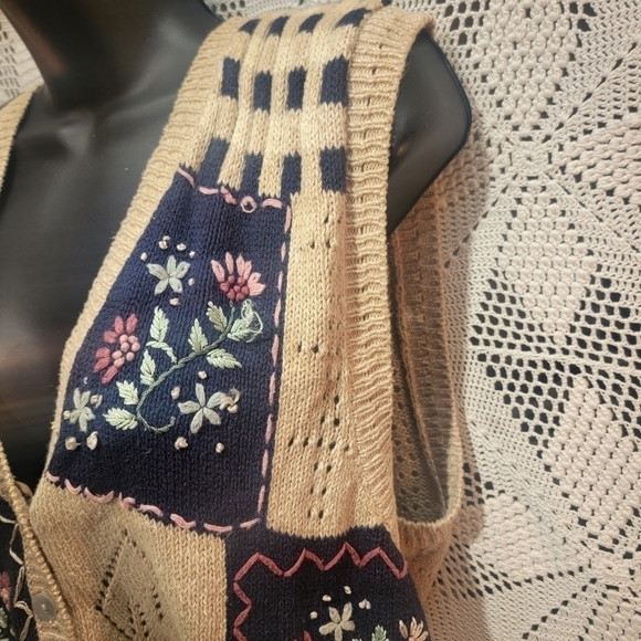 Jantzen classics large embroidered by hand tan and navy blue button up vest - Picture 3 of 15